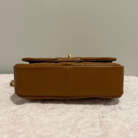 Persaman New York Gia
Cognac Quilted Leather Crossbody - Picture 4 of 6